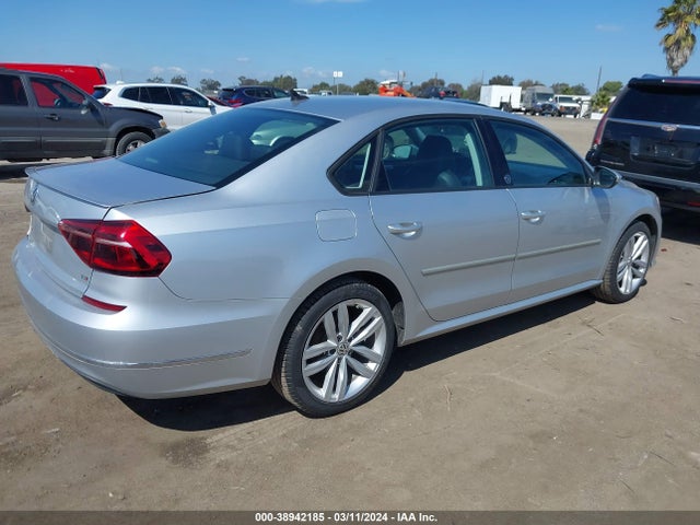 1VWLA7A34KC005776 Volkswagen Passat 2.0t Wolfsburg Edition