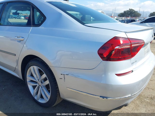 1VWLA7A34KC005776 Volkswagen Passat 2.0t Wolfsburg Edition