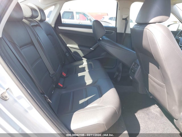 1VWLA7A34KC005776 Volkswagen Passat 2.0t Wolfsburg Edition