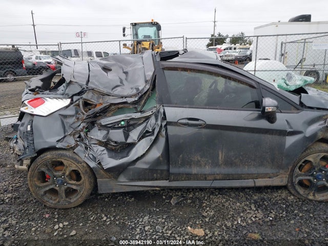 Ford FIESTA ST 2019 3FADP4GX8KM141332 Image 14