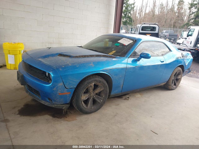 Dodge Challenger Sxt 2018 2C3CDZAG8JH328205 Image 2