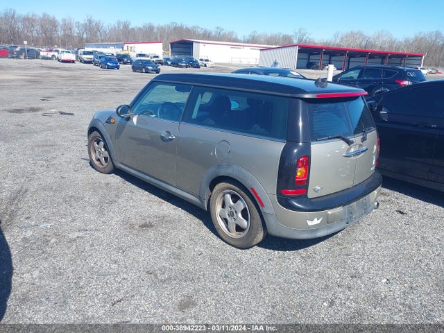 2008 MINI COOPER CLUBMAN WMWML33588TJ47241 Photo 2