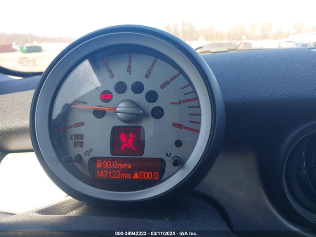 2008 MINI COOPER CLUBMAN WMWML33588TJ47241 Photo 6