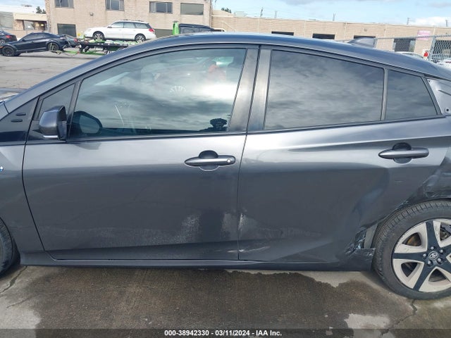 Toyota Prius Four Touring 2016 JTDKARFU4G3014979 Image 14
