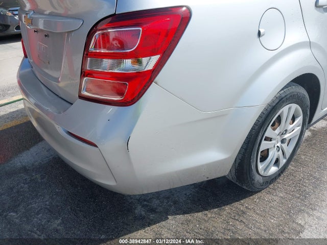 Chevrolet Sonic Ls Auto 2017 1G1JB5SH2H4131040 Image 12