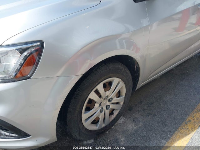 Chevrolet Sonic Ls Auto 2017 1G1JB5SH2H4131040 Image 6