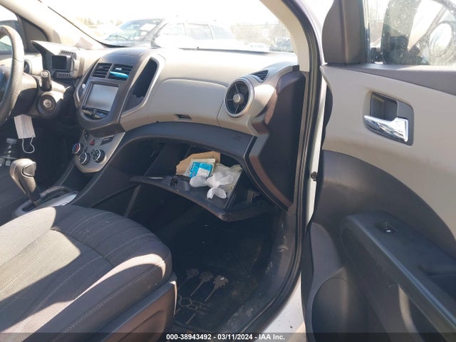 Chevrolet Sonic Lt Auto 2015 1G1JC5SH7F4105429 Image 5