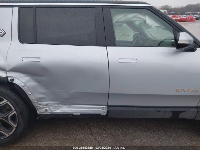 Rivian R1s Launch Edition 2023 7PDSGABL5PN028612 Image 13