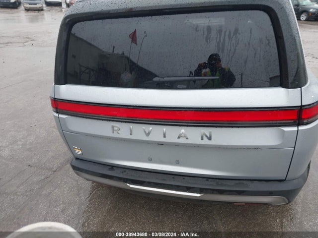 Rivian R1s Launch Edition 2023 7PDSGABL5PN028612 Image 16