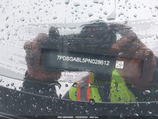 Rivian R1s Launch Edition 2023 7PDSGABL5PN028612 Image 9