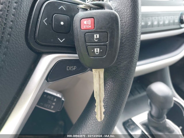 Toyota Highlander Le 2016 5TDZARFH5GS018328 Image 11