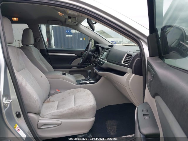 Toyota Highlander Le 2016 5TDZARFH5GS018328 Image 5