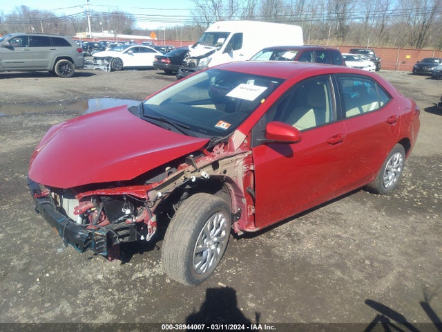 Toyota COROLLA LE 2018 2T1BURHE7JC026233 Image 2