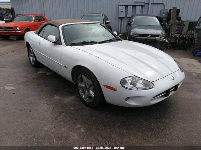 1999 JAGUAR XK8 SAJGX2041XC039702 Photo 0