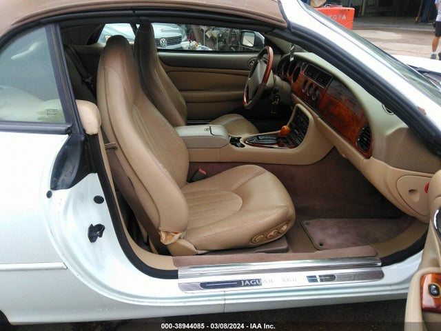 1999 JAGUAR XK8 SAJGX2041XC039702 Photo 4