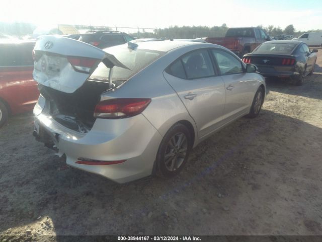 5NPD84LF2JH320975 Hyundai ELANTRA SEL