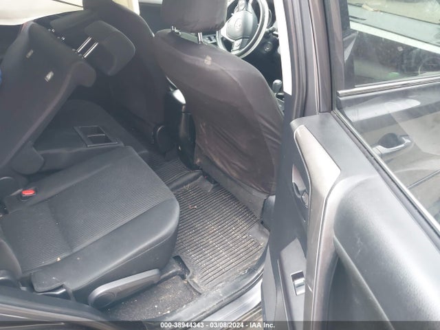 Toyota RAV4 LE 2018 JTMBFREV4JD248410 Image 8