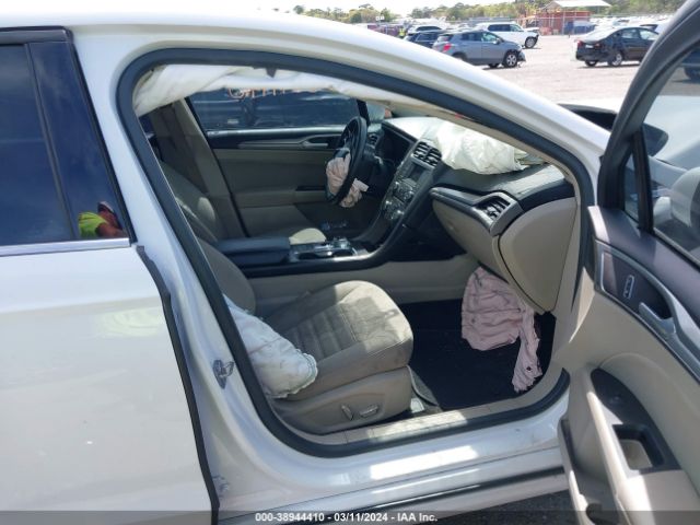 3FA6P0HD9JR227319 Ford FUSION SE
