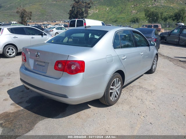 2005 Volkswagen Jetta 2.5 მანქანა იყიდება აუქციონზე, vin: 3VWDG71K25M609064, აუქციონის ნომერი: 38944548