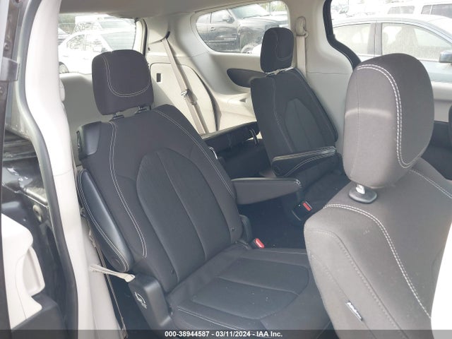 2C4RC1CG3NR218993 Chrysler Voyager Lx