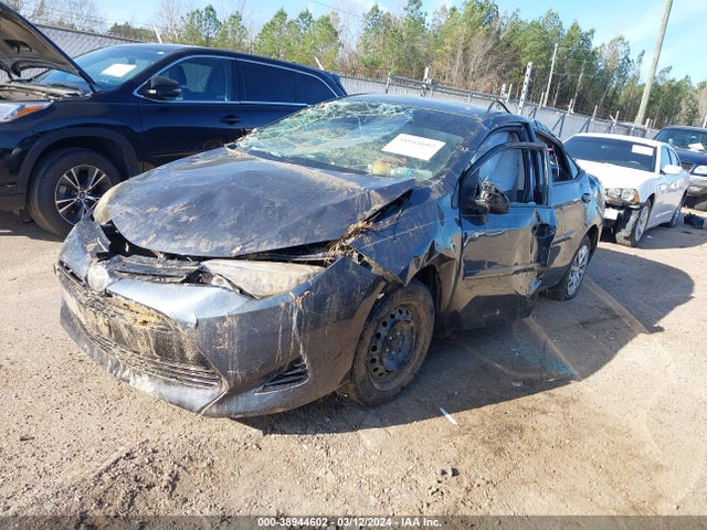 Toyota COROLLA LE 2018 5YFBURHE5JP745884 Image 2