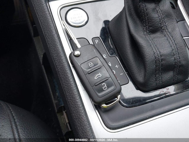 1VWLA7A39KC011539 Volkswagen Passat 2.0t Wolfsburg Edition