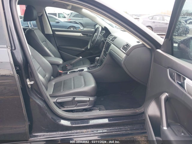 1VWLA7A39KC011539 Volkswagen Passat 2.0t Wolfsburg Edition