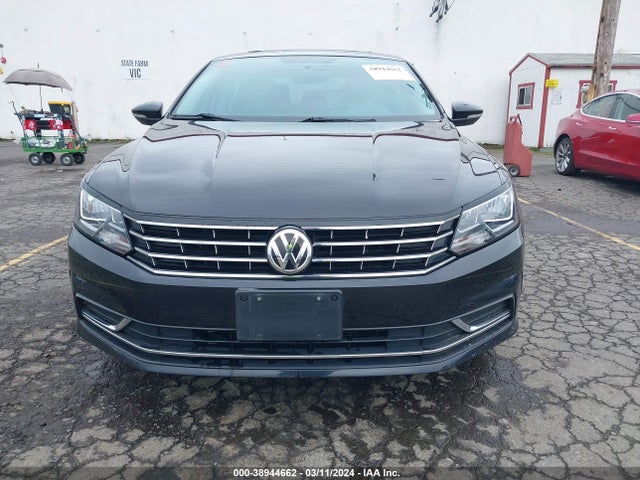 1VWLA7A39KC011539 Volkswagen Passat 2.0t Wolfsburg Edition