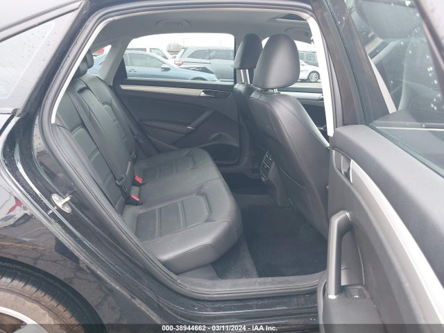 1VWLA7A39KC011539 Volkswagen Passat 2.0t Wolfsburg Edition