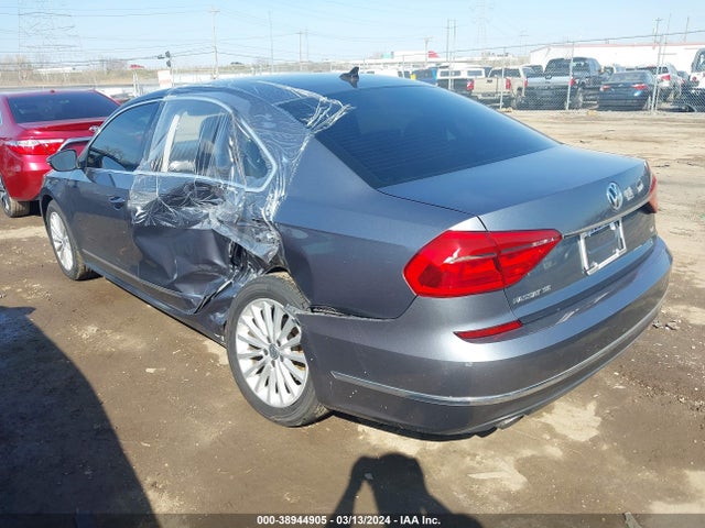 1VWBT7A31GC069416 Volkswagen Passat 1.8t Se