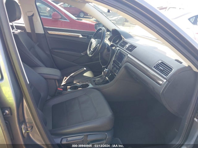 1VWBT7A31GC069416 Volkswagen Passat 1.8t Se
