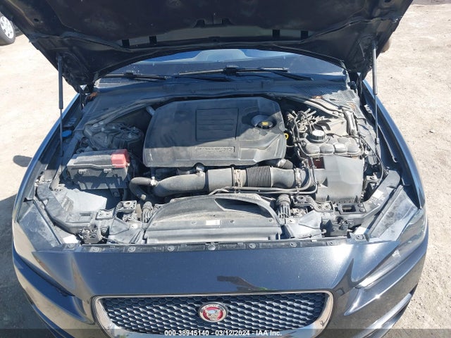 2019 JAGUAR XE SAJAD4FX1KCP49719 Photo 9