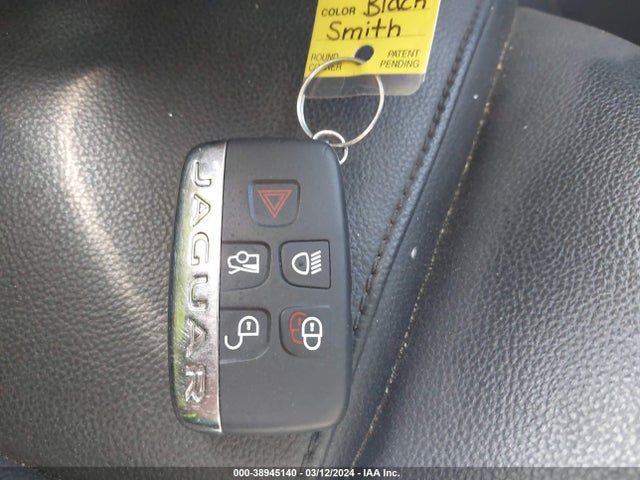 2019 JAGUAR XE SAJAD4FX1KCP49719 Photo 10