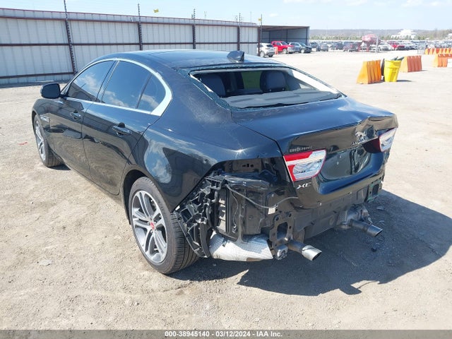 2019 JAGUAR XE SAJAD4FX1KCP49719 Photo 2