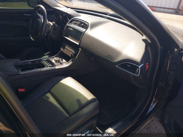 2019 JAGUAR XE SAJAD4FX1KCP49719 Photo 4