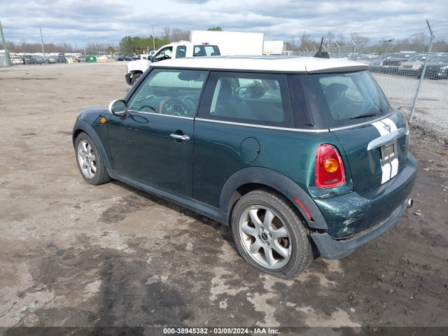2010 MINI COOPER WMWMF3C53ATZ25541 Photo 2