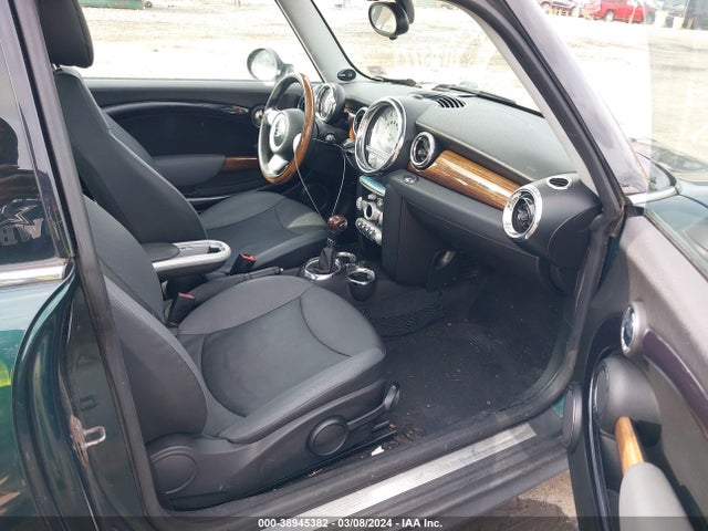 2010 MINI COOPER WMWMF3C53ATZ25541 Photo 4