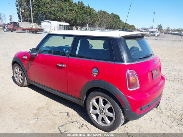 2010 MINI COOPER S WMWMF7C56ATX42707 Photo 2
