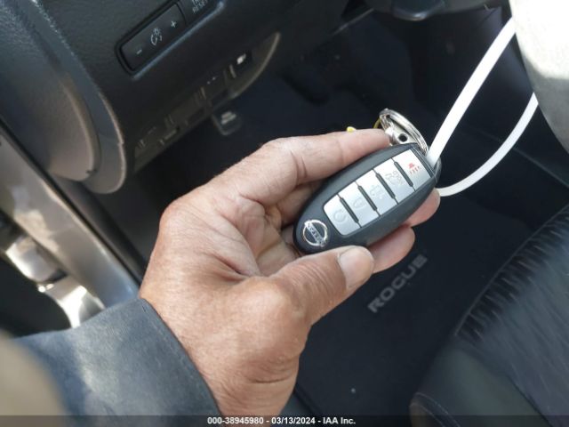 KNMAT2MV6JP593854 Nissan ROGUE SV
