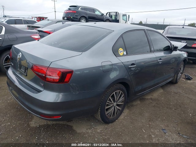 3VWDB7AJ8JM206335 Volkswagen Jetta 1.4t Se/1.4t Wolfsburg Edition