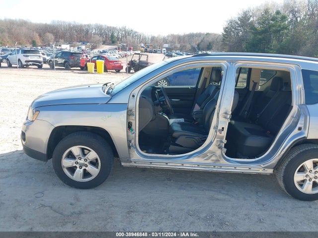 1C4NJCEA1HD206678 Jeep Compass Latitude Fwd