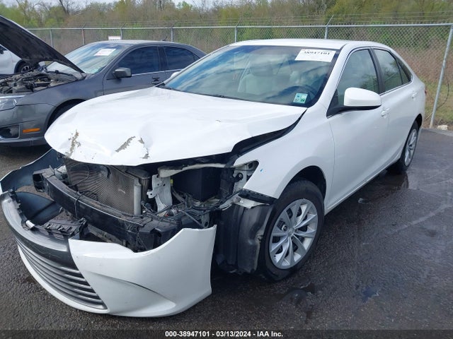 Toyota CAMRY LE 2016 4T4BF1FKXGR563065 Image 2