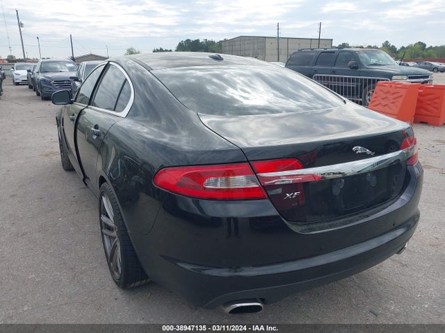 2010 JAGUAR XF SAJWA0GB8ALR59114 Photo 2