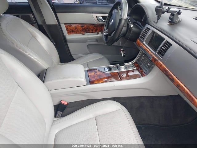 2010 JAGUAR XF SAJWA0GB8ALR59114 Photo 4