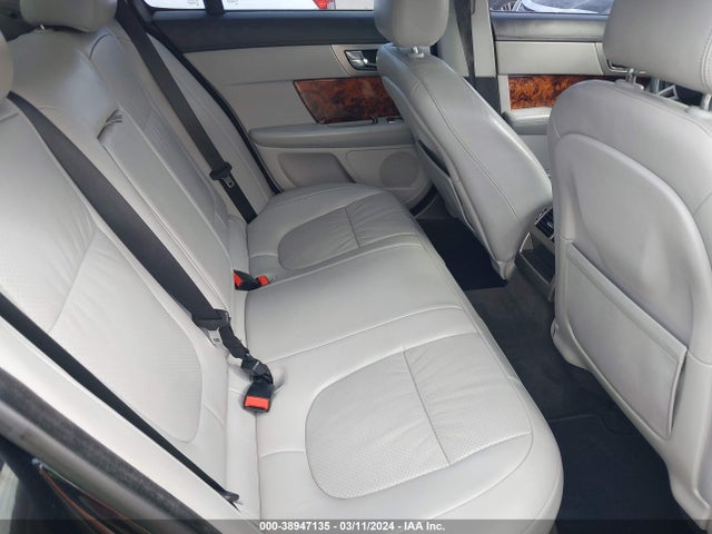 2010 JAGUAR XF SAJWA0GB8ALR59114 Photo 7