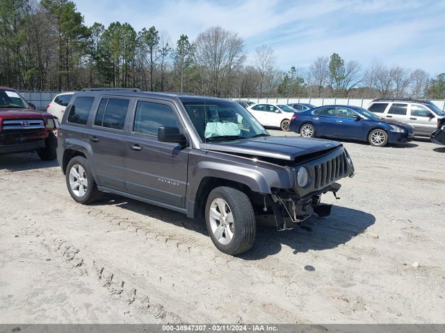 2015 1C4NJPBB7FD329404 main image