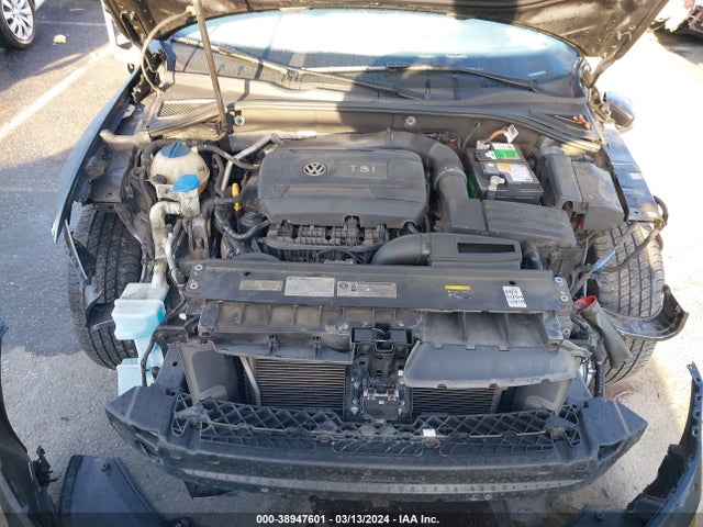 1VWDT7A38HC017579 Volkswagen Passat 1.8t R-line