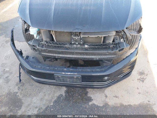 1VWDT7A38HC017579 Volkswagen Passat 1.8t R-line