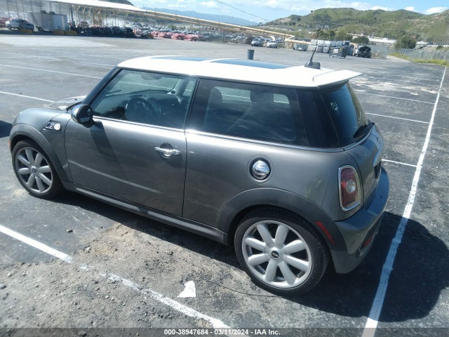2007 MINI COOPER S WMWMF73537TL84510 Photo 2