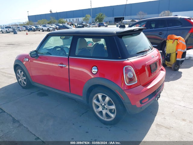 2010 MINI COOPER S WMWMF7C50ATW88997 Photo 2